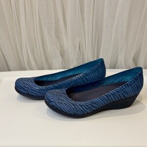 CROCS Blue Zebra Print Wedges